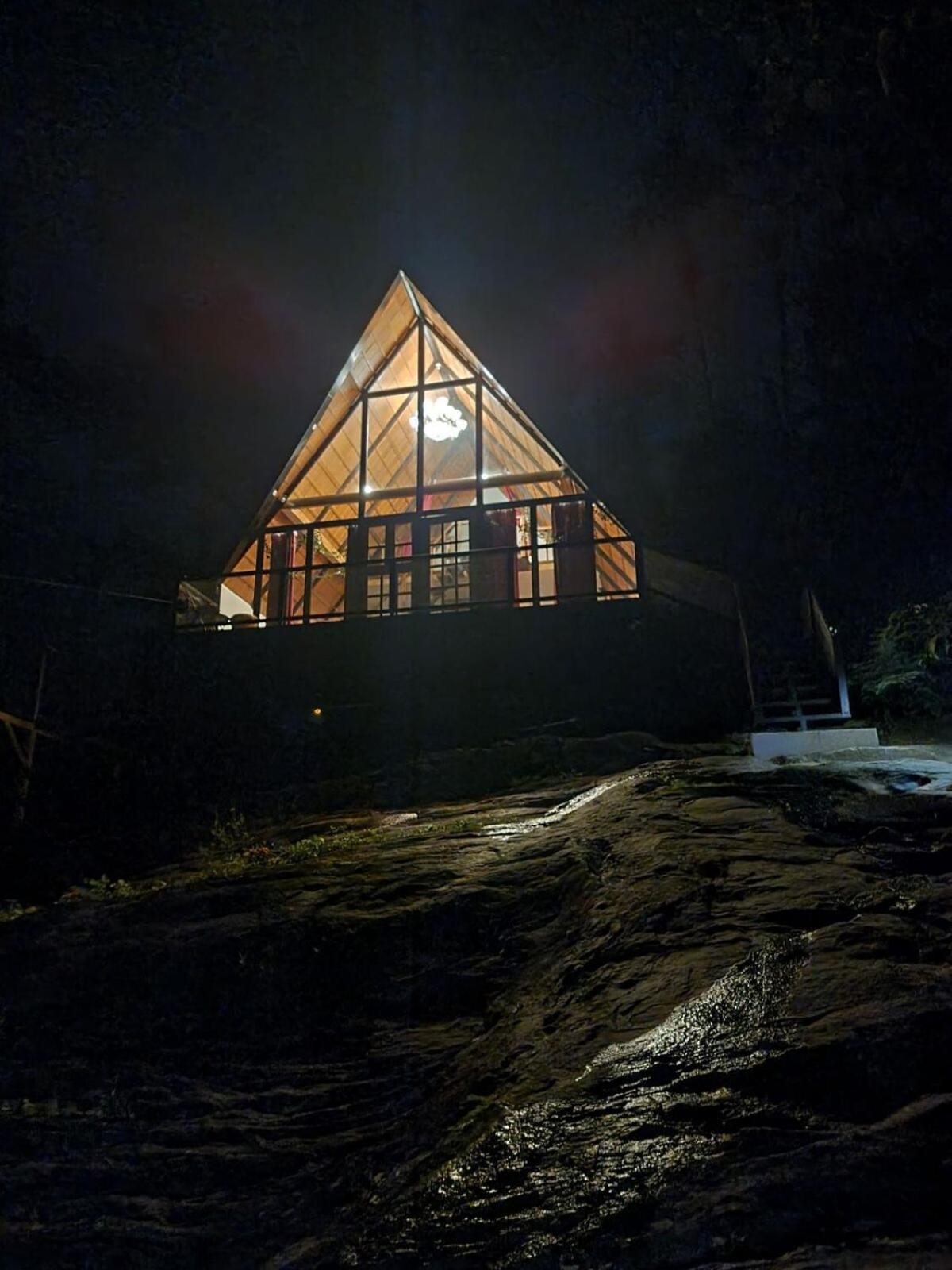 Whiskeywoods Villa Madikeri Luaran gambar
