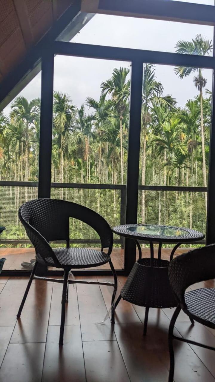 Whiskeywoods Villa Madikeri Luaran gambar